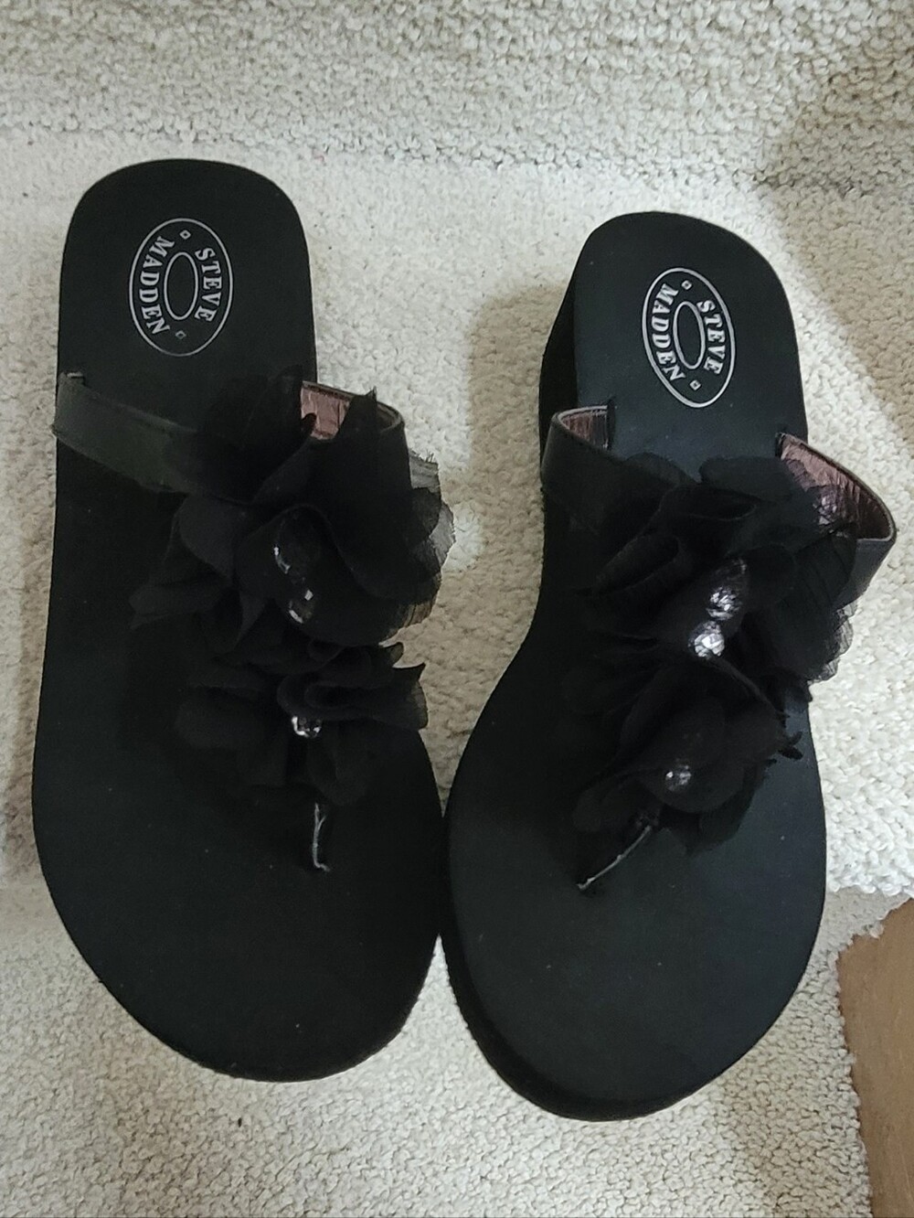 Steve Madden Black Floral Toe-Post Sandals with Gem Accents Size 7-8